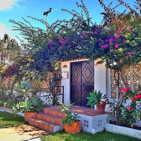 Beachfront Oasis In Costa Del Sol. Калета Де Велес Екстериор снимка