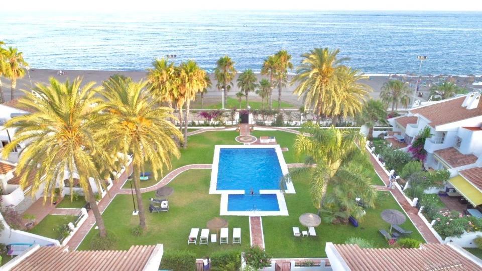 Beachfront Oasis In Costa Del Sol. Калета Де Велес Екстериор снимка