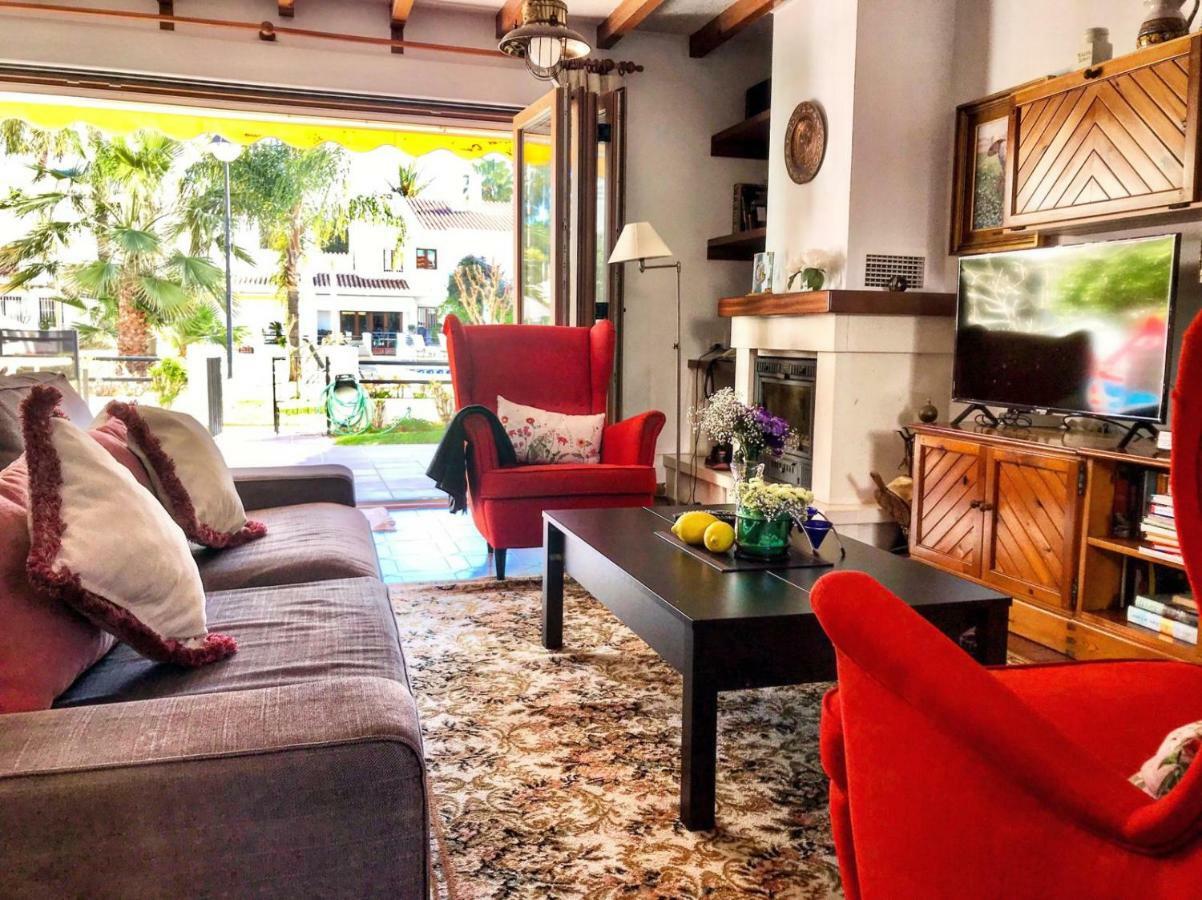 Beachfront Oasis In Costa Del Sol. Калета Де Велес Екстериор снимка