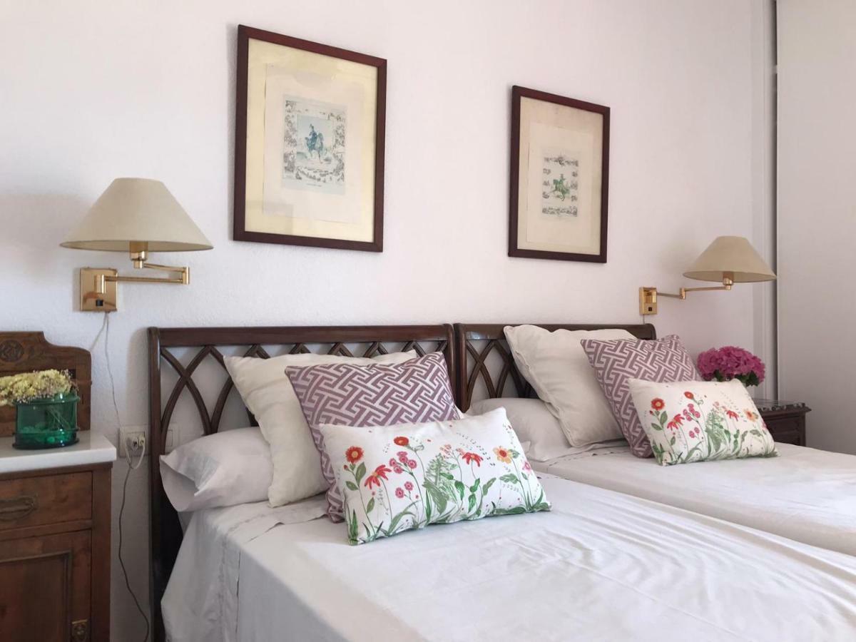 Beachfront Oasis In Costa Del Sol. Калета Де Велес Екстериор снимка