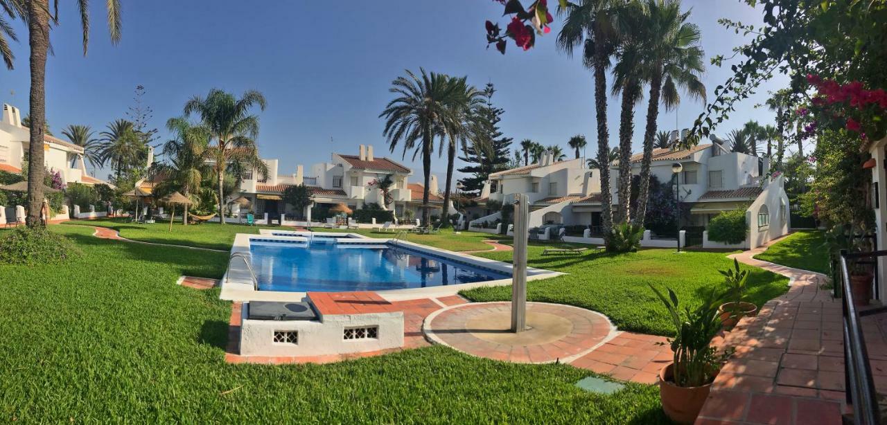 Beachfront Oasis In Costa Del Sol. Калета Де Велес Екстериор снимка