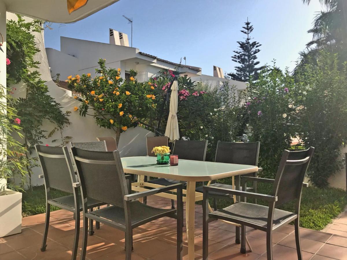 Beachfront Oasis In Costa Del Sol. Калета Де Велес Екстериор снимка